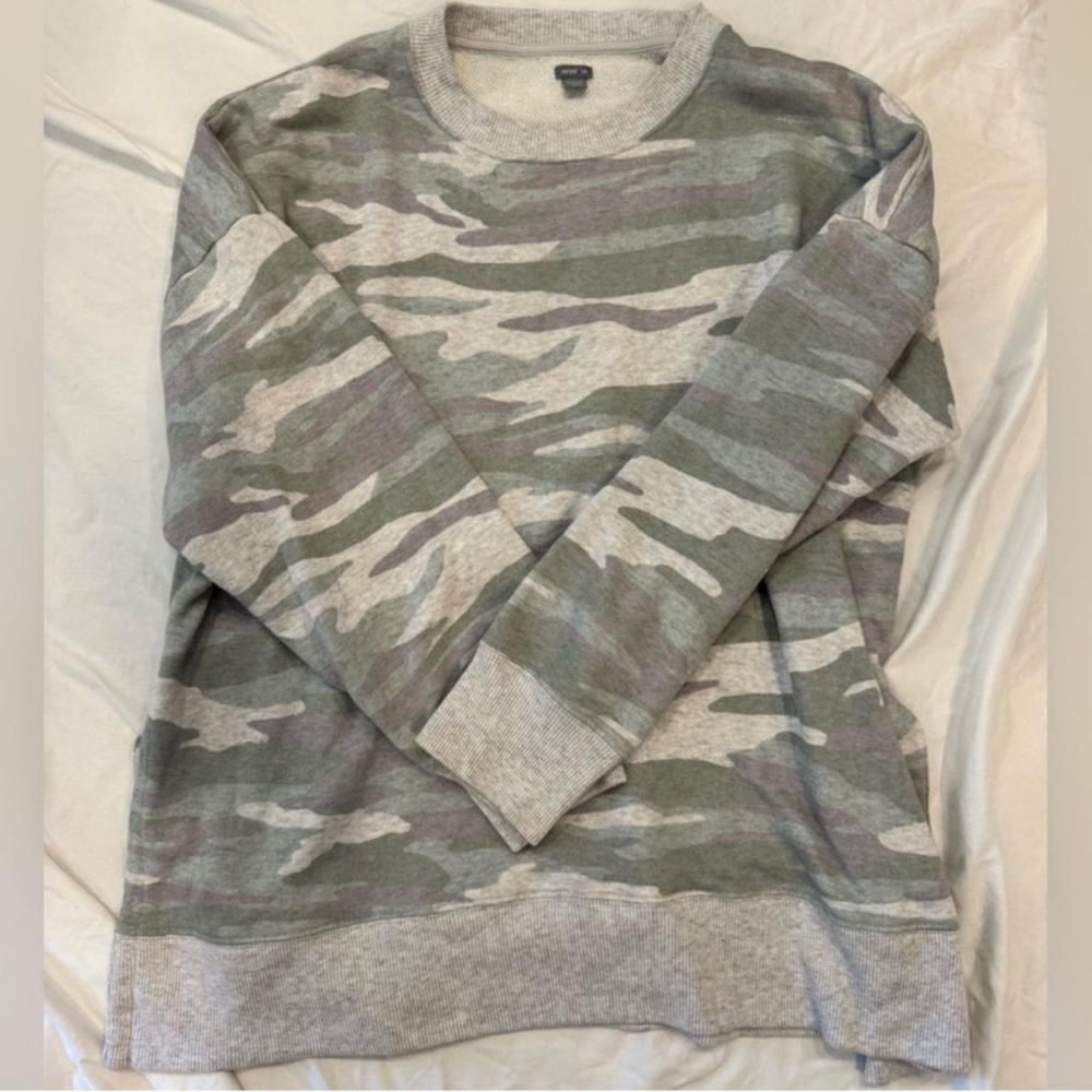 Aerie Women's Gray and Green Camouflage Sweatshirt